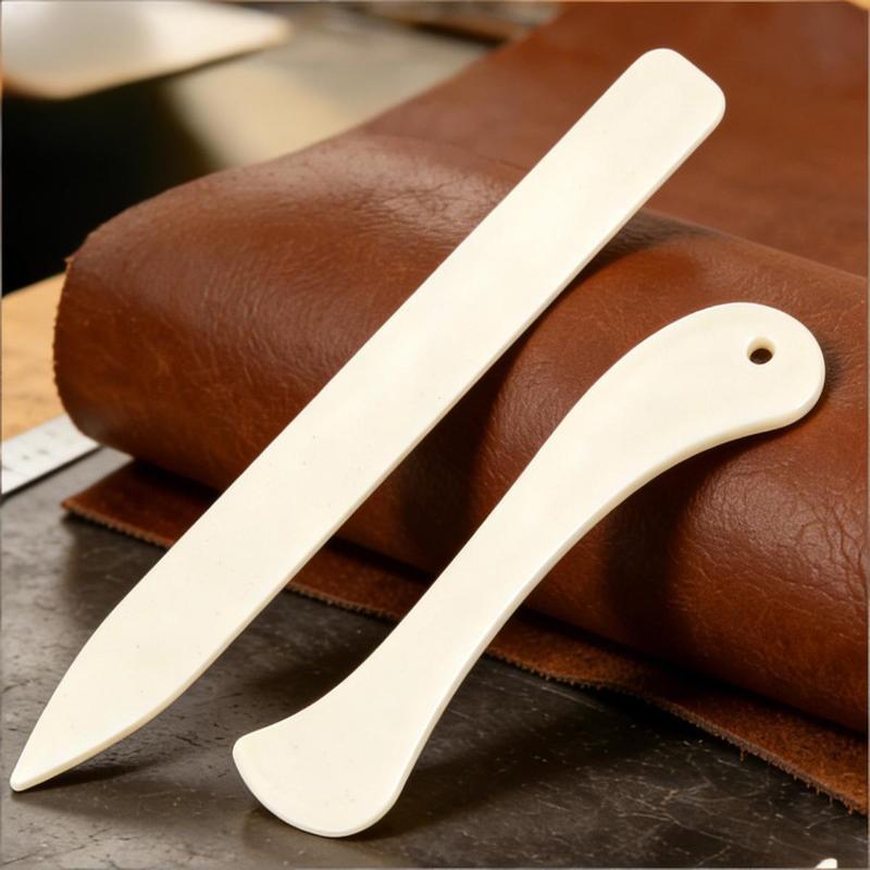 قطعتان من أدوات طي العظام الجل - مراجعة Bone Folder Tool وسعره